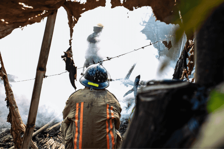 firefighter-working-in-smoky-conditions.png